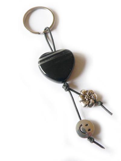 Sardonyx Edelstein Herz mit Smilie und Blume Lederband Schlüsselanhänger
